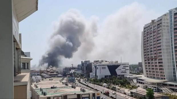 آتش سوزی در مجتمع تجاری ونوس منطقه آزاد انزلی + عکس و فیلم