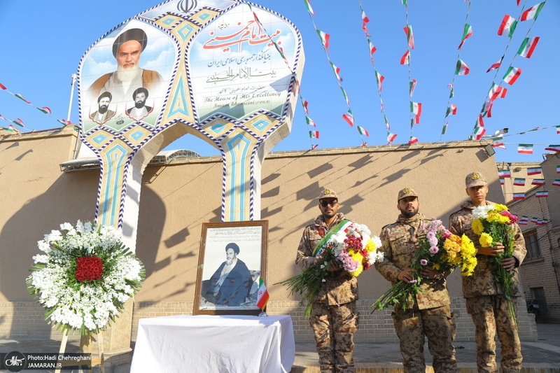 مراسم آغاز دهه فجر در بیت حضرت امام خمینی (س) در قم