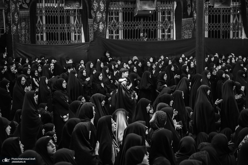 عزاداری ظهر عاشورا در حسینیه 200 ساله سادات اخوی