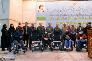 رزمایش کمک مومنانه با اهدای ۳۰۰ دستگاه ویلچر به بهزیستی در حرم امام  خمینی (س)