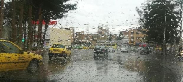 جاده های استان تهران با بارش باران لغزنده است