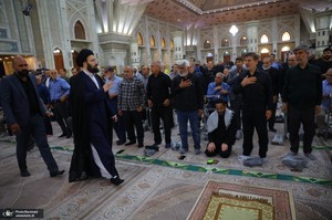 نماز ظهر و عصر روز ارتحال امام در حرم امام خمینی
