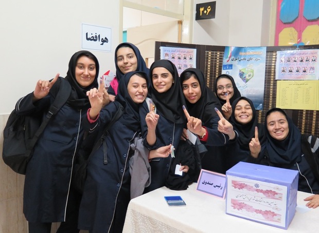 انتخابات شورای دانش آموزی در مدارس همدان برگزار شد