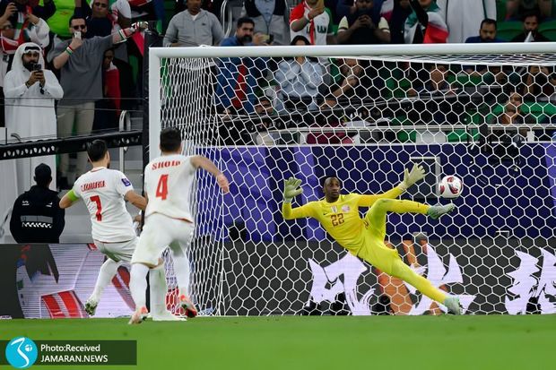 ویدیو| لحظه برخورد توپ جهانبخش به تیر دروازه قطر با گزارش عربی