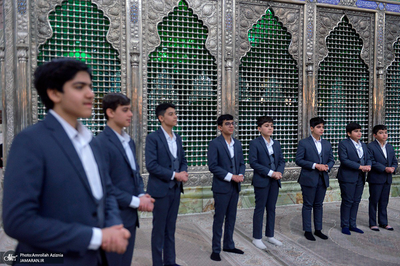 اجرای گروه سرود کودکان و نوجوانان بسیج سیدالشهدا (ع) اسلامشهر در حرم مطهر امام خمینی (س)