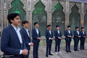 اجرای گروه سرود کودکان و نوجوانان بسیج سیدالشهدا (ع) اسلامشهر در حرم مطهر امام خمینی (س)