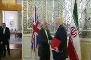 تذکر ظریف به پوشش مقام انگلیسی در دیدار وزرای خارجه ایران و انگلیس در تهران