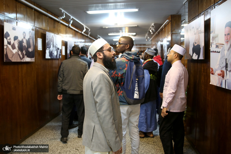 بازدید جمعی از شرکت کنندگان سی وششمین دوره مسابقات بین المللی قرآن کریم از جماران‎