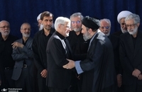 حضور فرزندان رهبر شهید در مراسم اقامه نماز بر پیکر ایشان  (5)