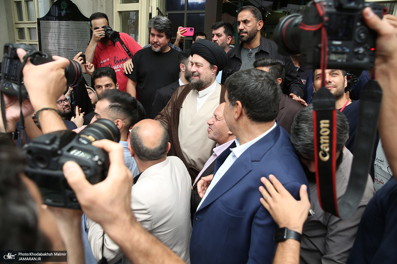 حضور سید حسن خمینی در مرحله دوم انتخابات ریاست جمهوری چهاردهم