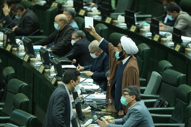 شعر انتقادی نماینده خمینی شهر خطاب به قالیباف!