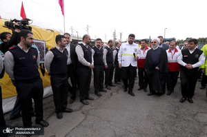بازدید روحانی از ایستگاه سلامت اورژانس و پایگاه امداد و نجات جاده ای