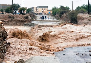 بانک‌ها در پرداخت تسهیلات به سیل‌زدگان قزوین همکاری ندارند