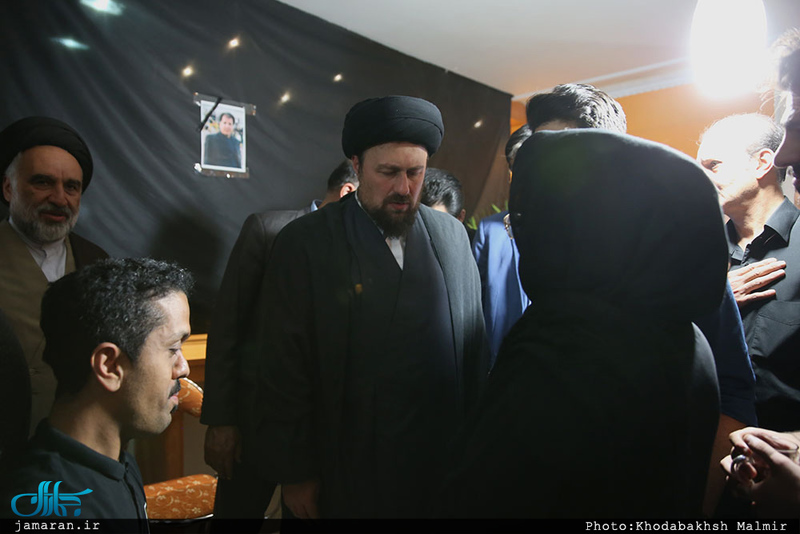 حضور سید حسن خمینی در منزل مرحوم مجید نائینی پیشکسوت فوتبال