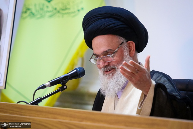 آیت‌الله حسینی بوشهری: عالم باید به تناسب موقعیت سخن بگوید، قلم بزند و رفتار مناسب از خود نشان دهد