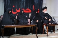 حضور رهبرانقلاب در منزل رئیس‌جمهور شهید حجت‌الاسلام والمسلمین رئیسی (4)