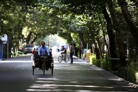 کالسکه های برقی در چهارباغ اصفهان به حرکت در می آیند