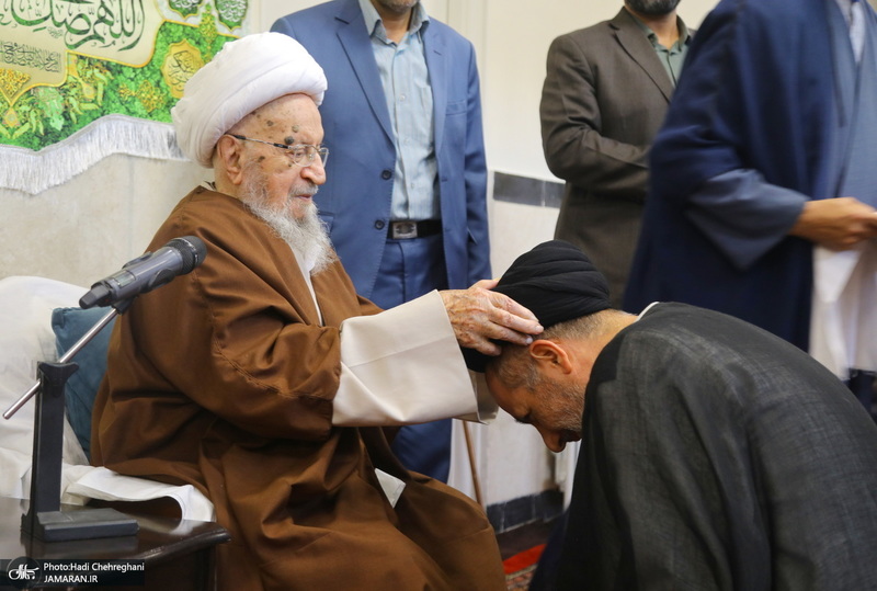 مراسم عمامه گذاری طلاب روز ولادت پیامبر اکرم (ص) و امام جعفر صادق (ع) در بیوت مراجع