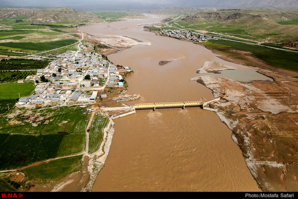 نگهداری و رهاسازی آب در خوزستان غیرممکن است  ۲۵۰ هزار نفر در خطر سیل قرار دارند   تخریب ۱۴ هزار کیلومتر از راه‌های لرستان، گلستان و خوزستان