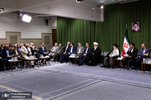 دیدار جمعی از شاعران و اهالی فرهنگ و ادب با رهبر معظم انقلاب