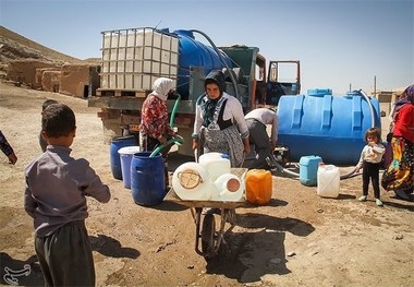 امدادرسانی داوطلبان هلال احمر آذربایجان شرقی به مناطق کم آب سیستان و بلوچستان