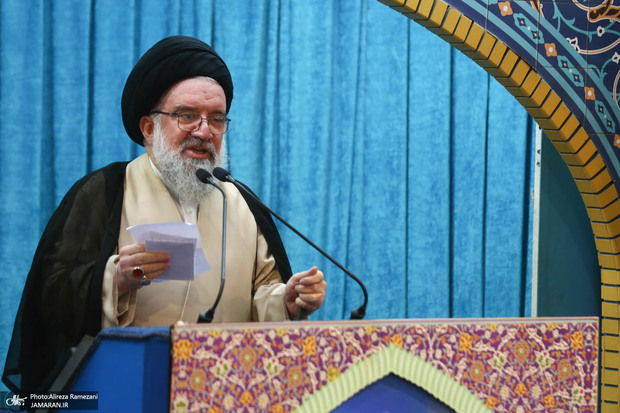 سید احمد خاتمی: خون‌خواهی رهبر شهید، خواسته همه مسلمانان است/ جهان اسلام بزرگ‌ترین شخصیت خود را از دست داده و به شهادت رساندن او مسئله کوچکی نیست/ آمریکایی‌ها بدانند که ملت ایران و مسئولانی که از سوی مردم سخن می‌گویند، ذره‌ای به آمریکا اعتماد ندارند