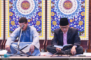 ادای احترام شرکت کنندگان در  مسابقات بین المللی قرآن کریم  به مقام شامخ حضرت امام خمینی(س)