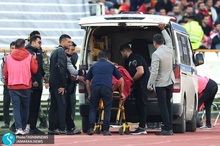 عکس| اتفاق عجیب در لیگ دسته ۳؛ انتقال مصدوم با پراید به جای آمبولانس!