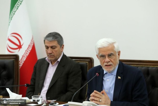 عارف: در بدنه حاکمیتی نباید پایبند نام‌ها و جایگاه‌ها باشیم/ دولت و نهادهای عمومی یک هدف و راه مشترک دارند/ باید دست ما در برابر دشمن پُر باشد/ دولت چهاردهم از زمان روی کار آمدن با شرایط جنگی روبه‌رو بود