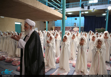 مراسم جشن تکلیف «دبستان سمیه» منطقه چهار تهران در حسینیه جماران 