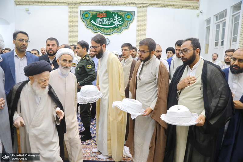 مراسم جشن عید غدیر و عمامه‌گذاری طلاب در بیت مراجع  تقلید و علما