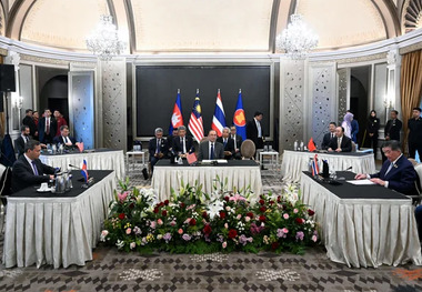 دیدار رهبران تایلند و کامبوج در سایه ادامه درگیری‌ها/ آیا آتش بس در راه است؟