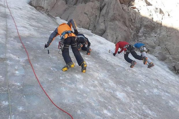 اخذ مدرک مربیگری برف و یخ توسط ۲ کوهنورد مهابادی