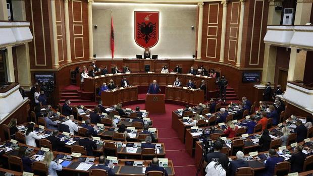 پارلمان این کشور اروپایی به کابینه تحت سیطره زنان رای موافق داد