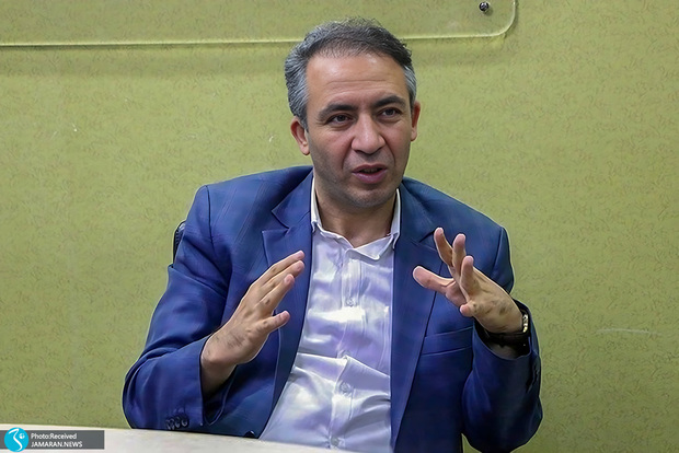 وحید شقاقی، اقتصاددان: ساختارهای اقتصاد ایران فسادزا هستند/ با عناوینی چون دور زدن تحریم‌ها ریشه‌های جدیدی از فساد ایجاد شده/ در شرایطی که مردم از منظر معیشتی گرفتاری‌های بسیاری دارند، شنیدن خبر مفاسد آنها را آزرده خاطر می‌کند