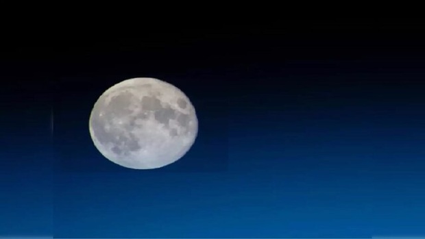 صدای پای ابَر ماه آبی به گوش می‌رسد
