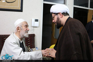 عیادت سید علی خمینی از آیت الله تاکندی و حضور در بیت آیت الله باریک بین(ره)
