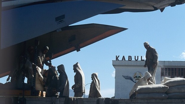 نخستین هواپیمای تجاری پس از خروج آمریکا در کابل به زمین نشست
