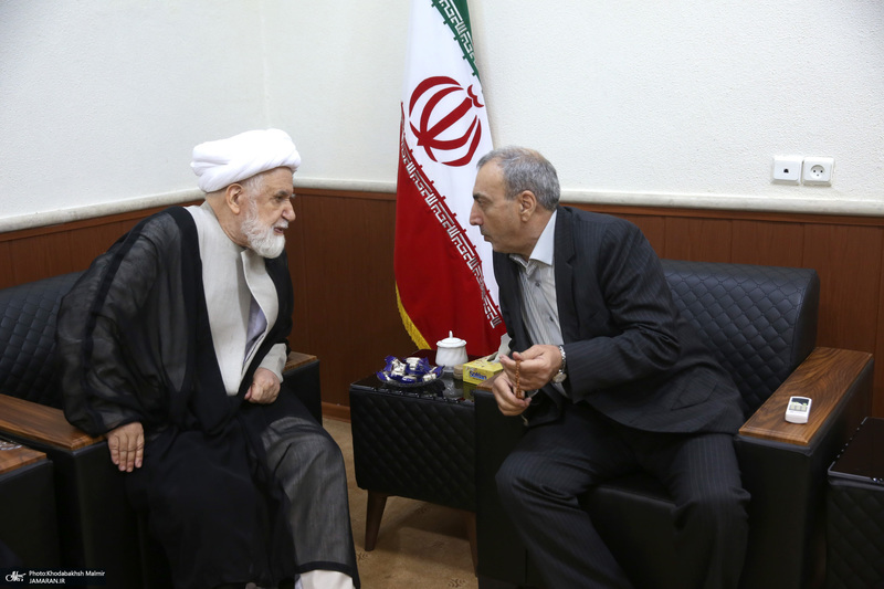 دیدار مهدی کروبی با سید حسن خمینی و جمعی از فعالان سیاسی