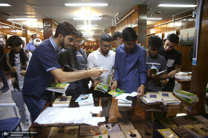 بازدید جمعی از دانشجویان انگلیسی و جمعی از دانش آموزان بندر دیر از جماران