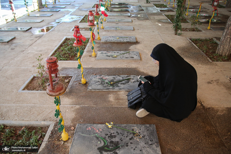 مهمانی لاله ها در قطعه شهدای بهشت زهرا