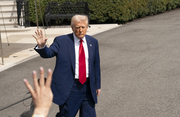 مرغ ترامپ یک پا دارد!