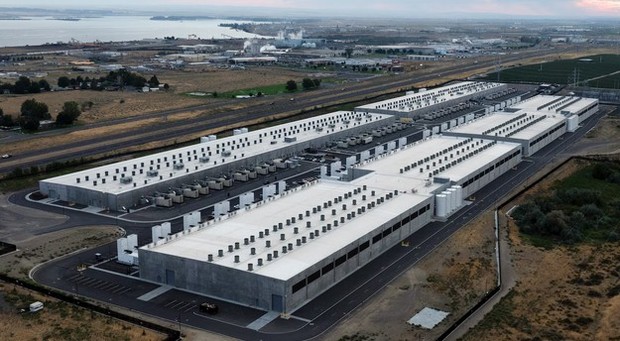 واشنگتن پست: ولخرجی ۷۰۰ میلیارد دلاری برای هوش مصنوعی؛ تبِ AI اقتصاد آمریکا را به تنگنا می‌برد
