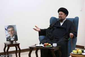 حضور سید حسن خمینی در منزل شهید دکتر فریدون  عباسی