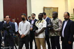 ادای احترام نخست وزیر بورکینافاسو و هیأت همراه نسبت به مقام شامخ بنیان‌گذار جمهوری اسلامی ایران