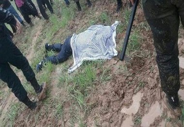 بی احتیاطی در سیلاب جان پسر موتورسوار را گرفت