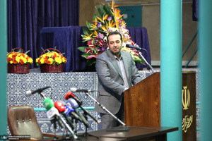 دیدار وزیر و جمعی از کارکنان وزارت راه و شهرسازی با سید حسن خمینی