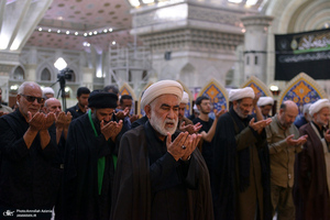 مراسم عزاداری شام غریبان در حرم امام خمینی (س)