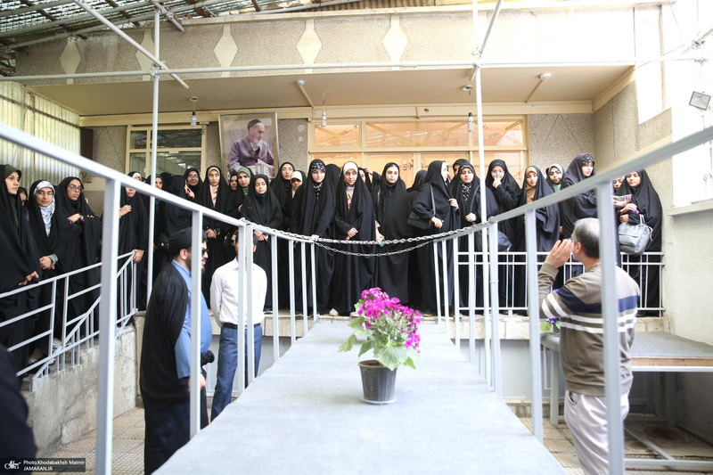 بازدید جمعی از دانشجویان دانشگاه فرهنگیان اراک از بیت امام خمینی (س) در جماران