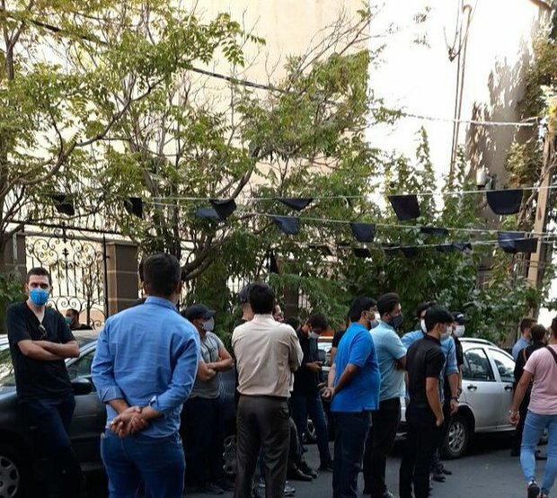 تجمع هواداران استقلال مقابل فدراسیون فوتبال+عکس
